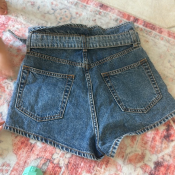 Short Jean Shorts With Belt - Picture 3 of 3